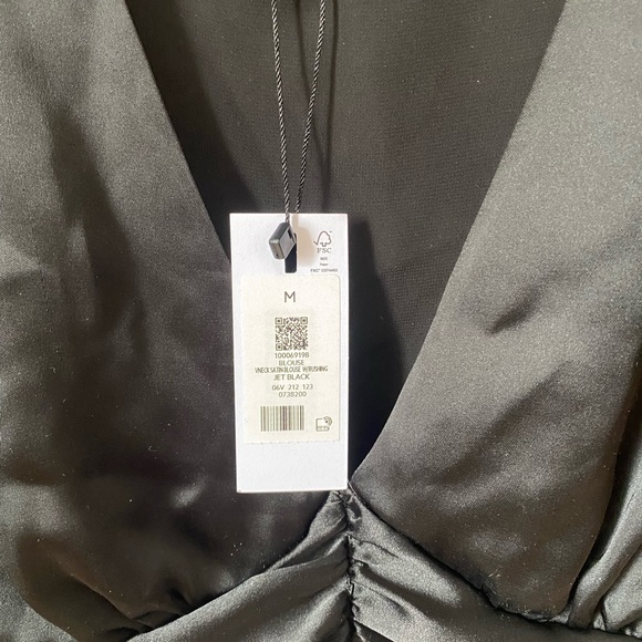 DYNAMITE satin long sleeve crop NWT - Picture 4 of 4